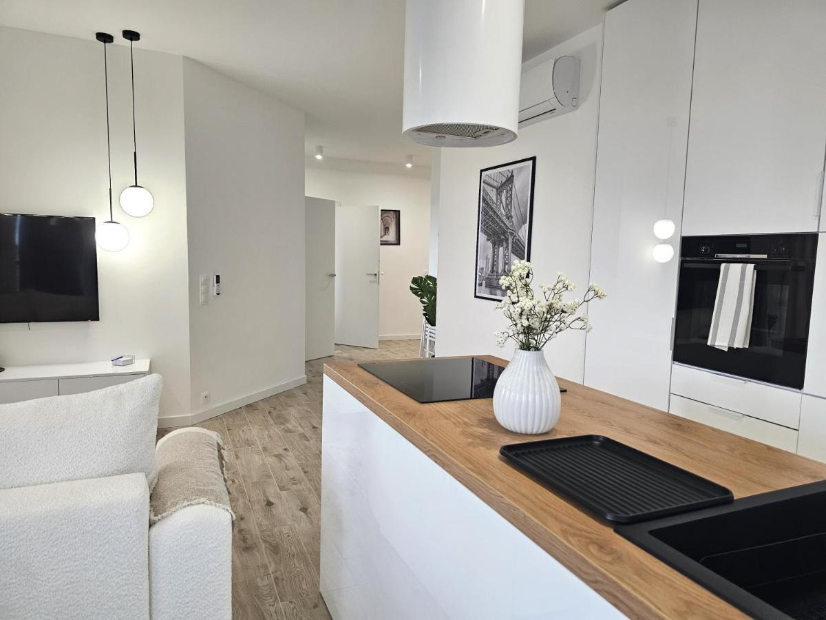Urban Apartments Luxury Skyline Sokolska Towers 30A, 2 Free Garages, Gym & Sauna, Self Check-In Katowice Exterior photo