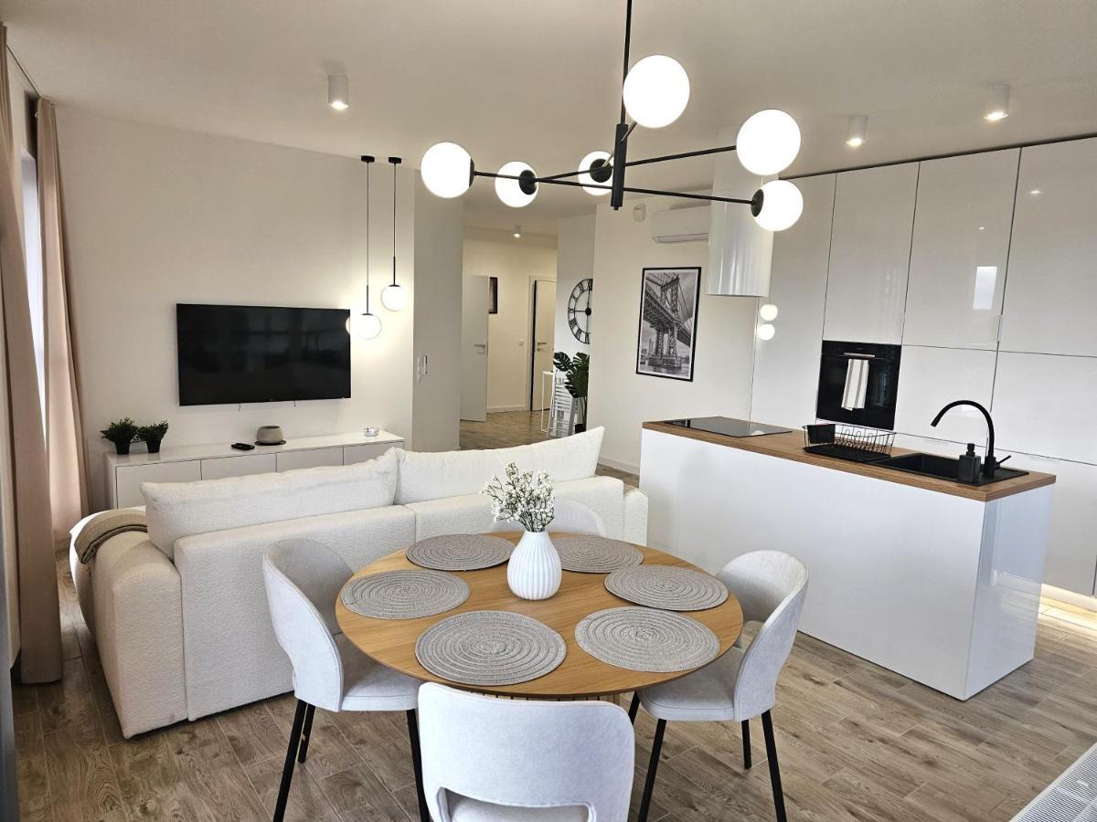 Urban Apartments Luxury Skyline Sokolska Towers 30A, 2 Free Garages, Gym & Sauna, Self Check-In Katowice Exterior photo