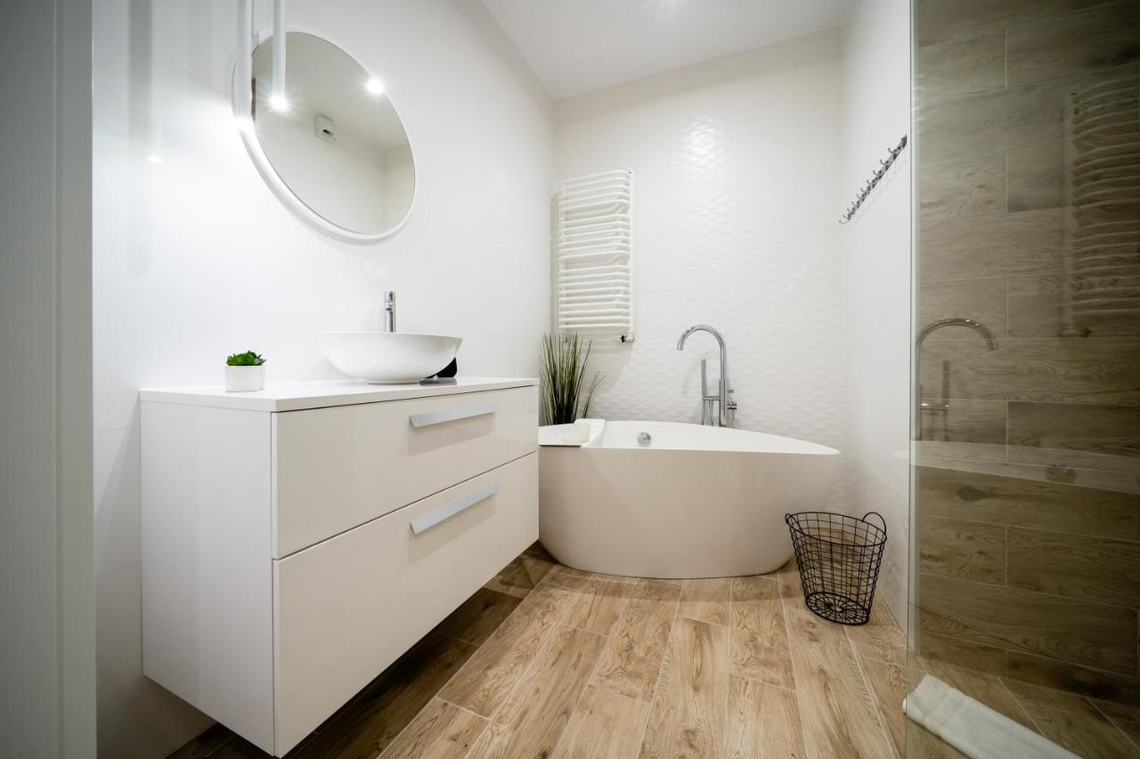 Urban Apartments Luxury Skyline Sokolska Towers 30A, 2 Free Garages, Gym & Sauna, Self Check-In Katowice Exterior photo